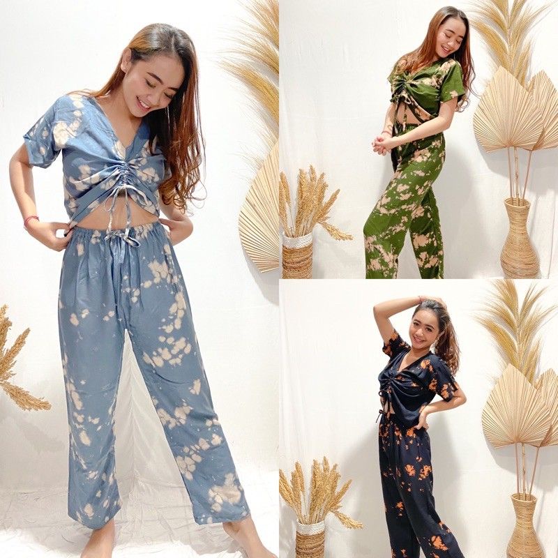 One Set Setelan Wanita Kupu-kupu Serut