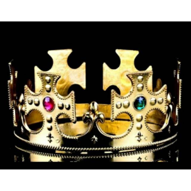 

mahkota raja untuk acara ulang tahun