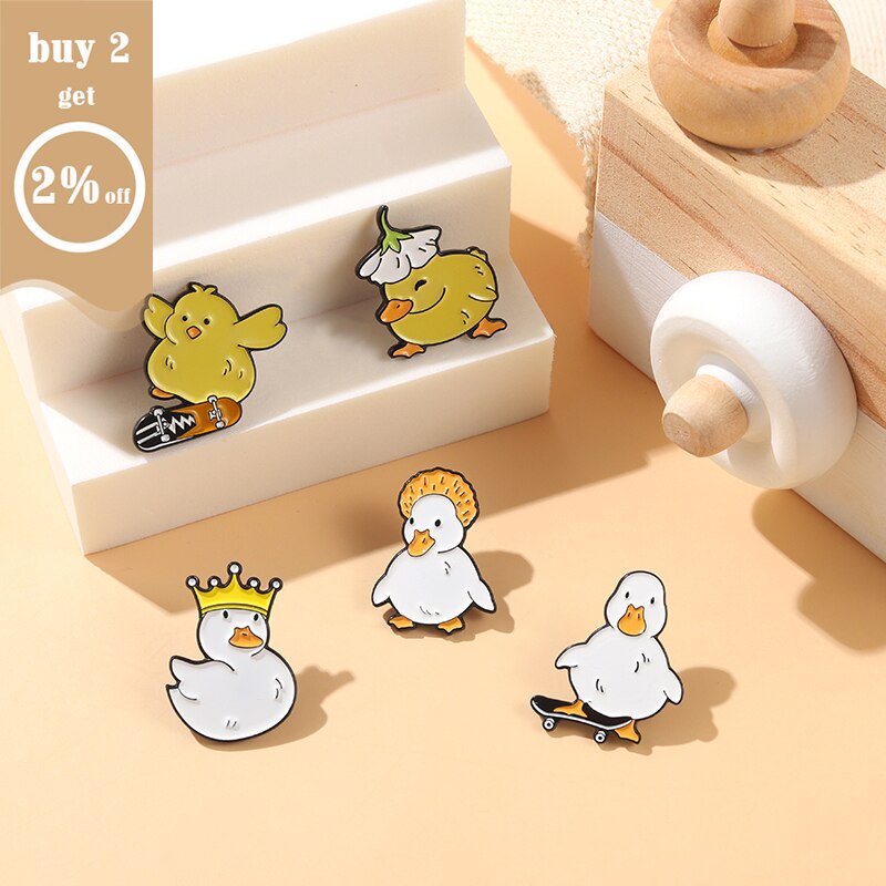 Bros Pin Enamel Desain Kartun Hewan Bebek Angsa Ayam Skate Nakal Untuk Anak