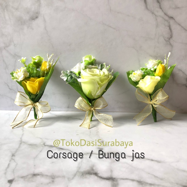 Corsage bunga jas lapel pin flower wedding boutonniere groom wedding family kuning, hijau
