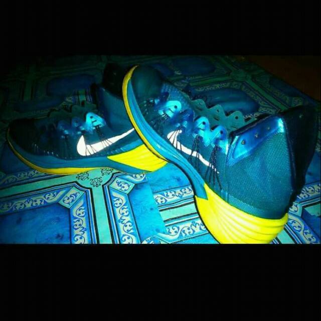 sepatu nike volleyball