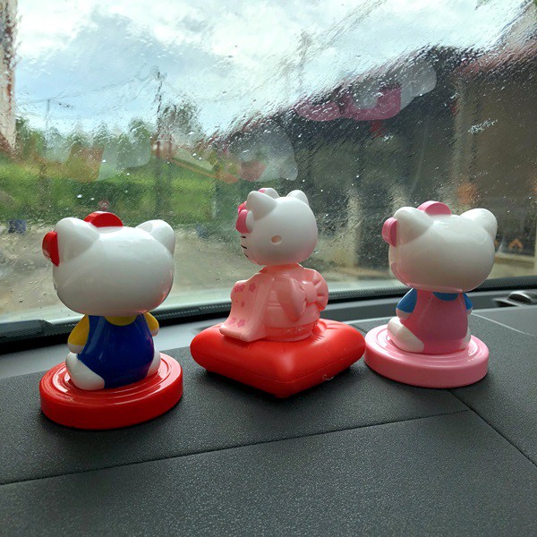 Pajangan Figure Goyang Kepala Mobil Solar Power HELLO KITTY ORIGINAL dan KIMONO SERIES