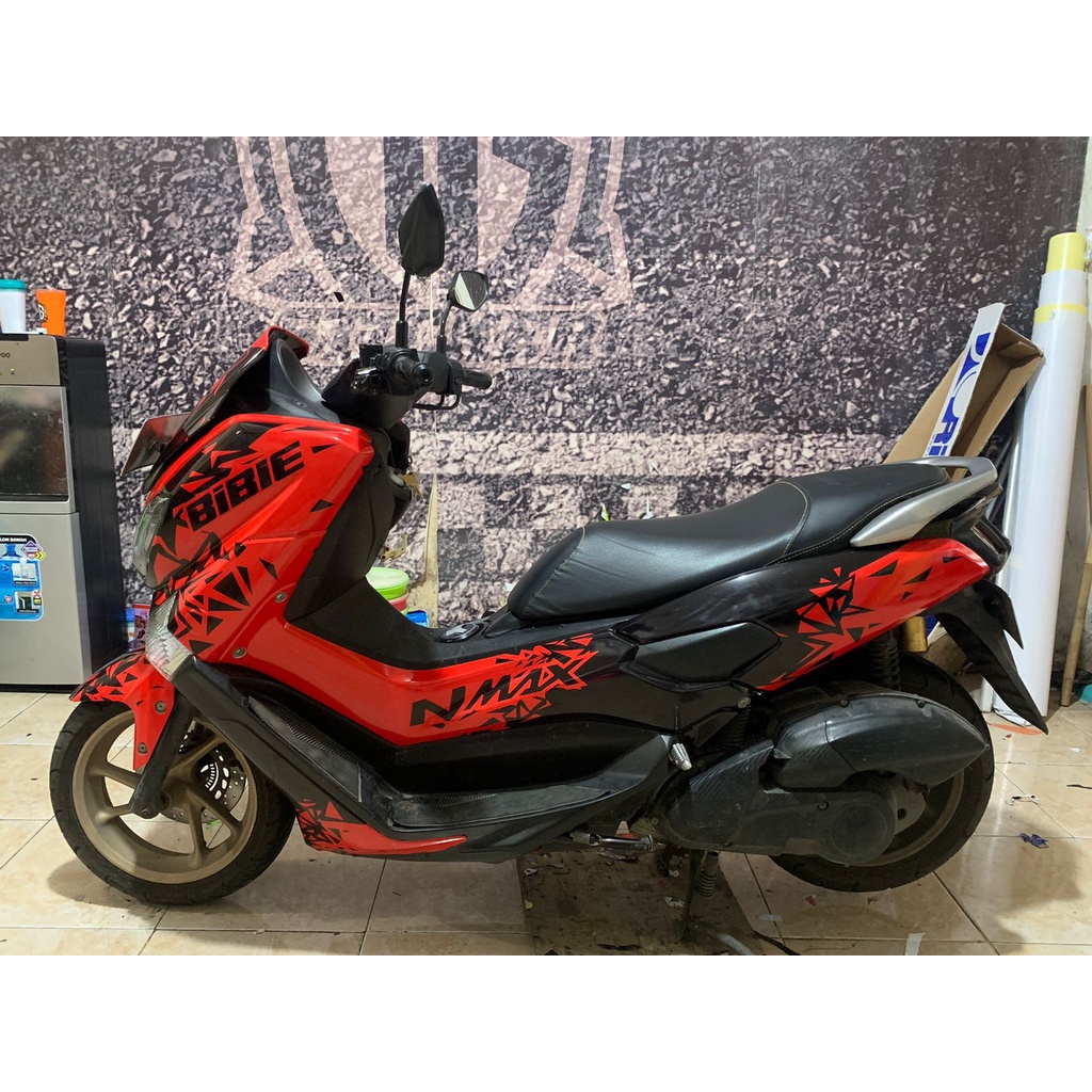 Stiker Decal Motor YAMAHA NMAX OLD Full Body Sticker NMAX Lama Motif Garis Hitam Dan Merah Keren