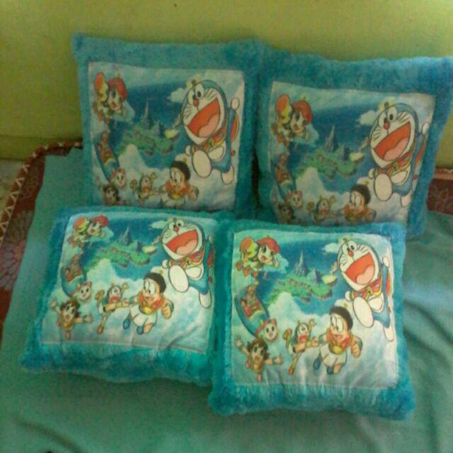 Bantal Karakter