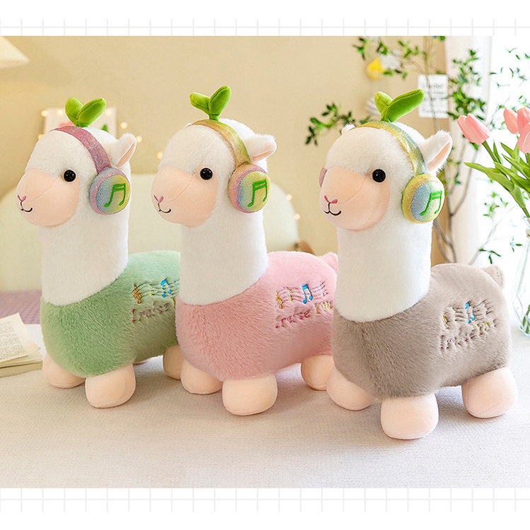 Boneka alpaca dengar musik