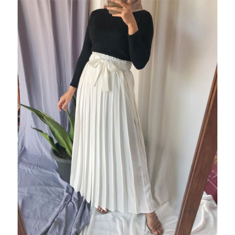Rok Plisket Permanen | Kikan Skirt Broken White By. Pretties.id