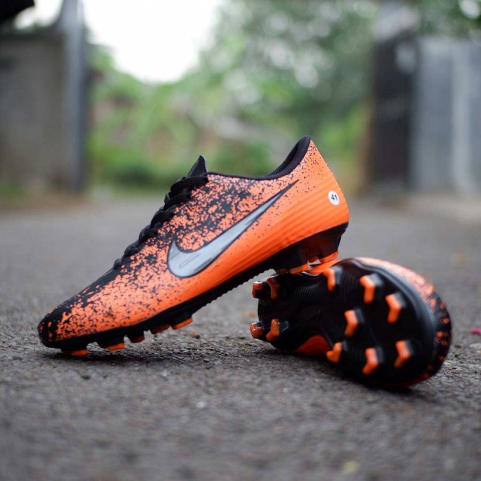 OLAHRAGA SEPAK BOLA & FUTSAL SEPATU BOLA SPECS SPORT SNEAKERS BOLA IMPORT BERKWALITAS