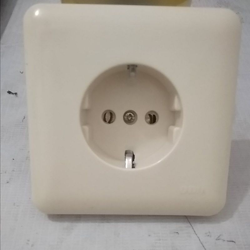 IB stop kontak tanam omi