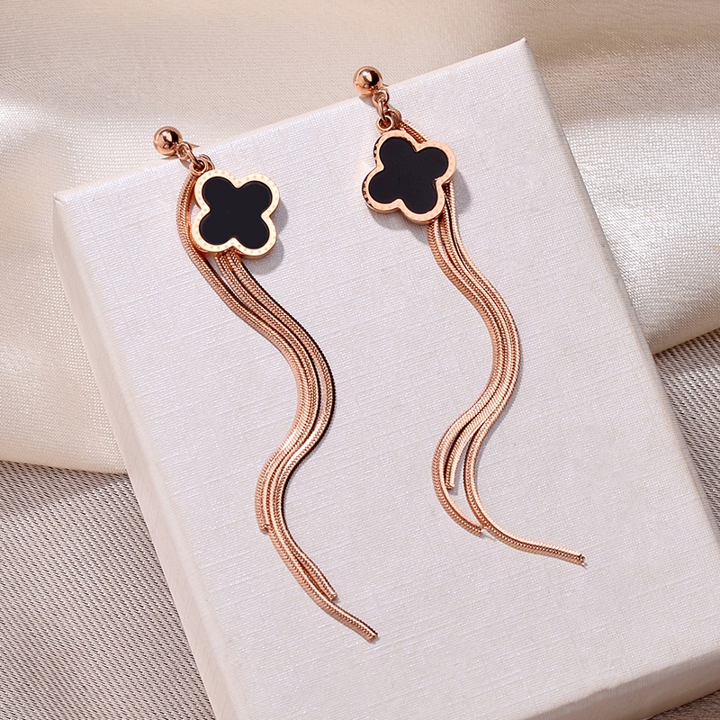 Anting clover juntai rumbai rumbai titanium anti karat korea fashion
