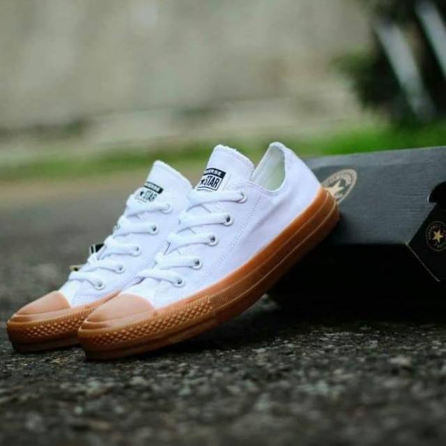Sepatu convers