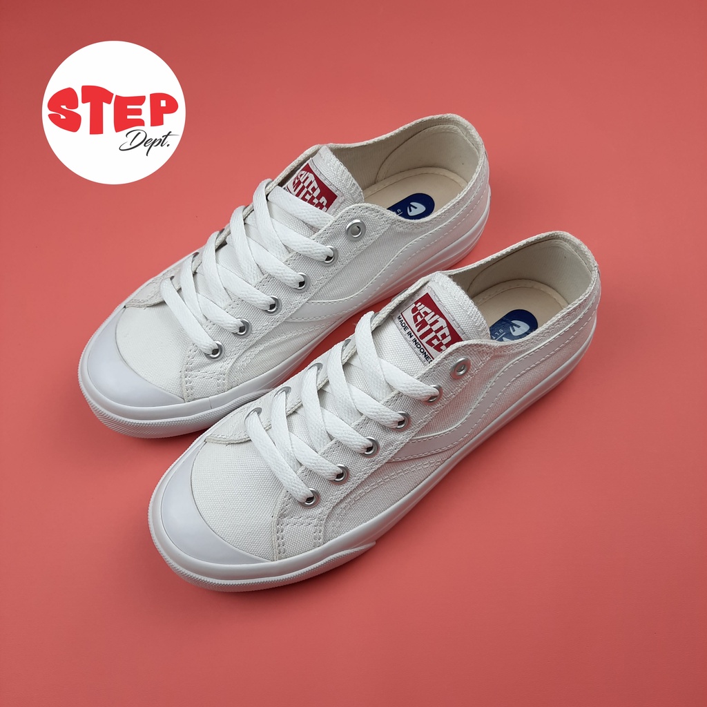 Sepatu Ventela Public Low White