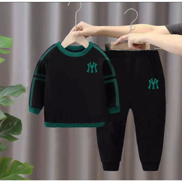 SETELAN SWEATER TRENDY BAYI ANAK MOTIF NY SIZE 1-5 TAHUN BAHAN BABYTERRY TERBARU TERLARIS/ SETELAN SWEATER TRENDY BAYI ANAK LAKI LAKI/ SETELAN SWEATER TRENDY BAYI ANAK PEREMPUAN/ SETELAN SWEATER TRENDY BAYI ANAK COWO/ SWEATER DISTRO ANAK LAKI LAKI TRENDY