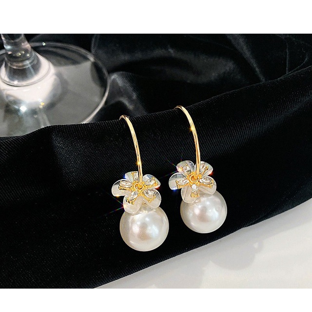 Anting Tusuk Motif Bunga Hias Mutiara Imitasi Bahan Sterling Silver 925 Ala Korea Untuk Wanita