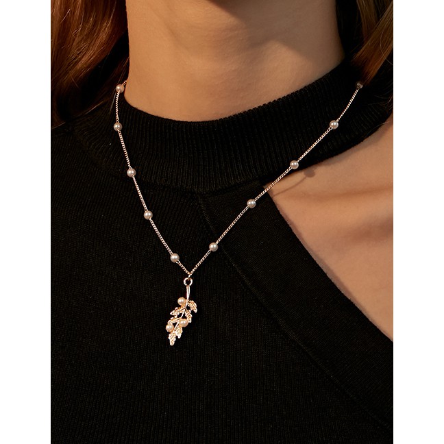 LRC Kalung Fashion Kc Gold Leaf Pearl Leaf Pendant P85837