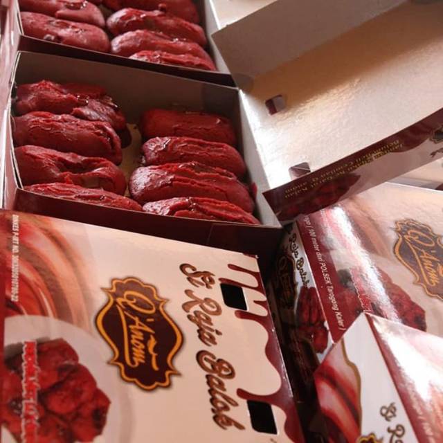 

Kue Balok Isi 8 Potong Dalam 1 Dus Kotak Nya Rasa Red Velvet Lumer