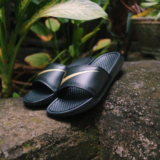 NIKE BENASSI SLIDES BLACK GOLD
