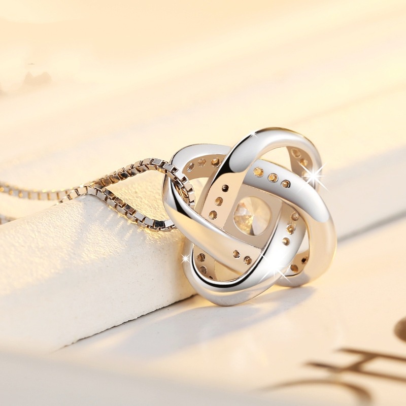 [Ready Stock]Fashion Diamond Four-Leaf Clover Pendant Necklace