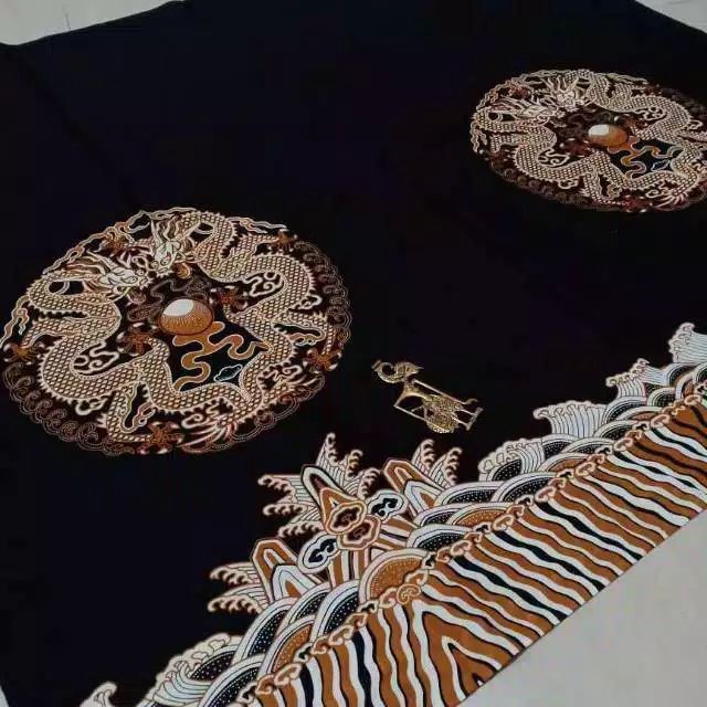 Kain Batik Solo Motif Naga Bulat Dasar Hitam