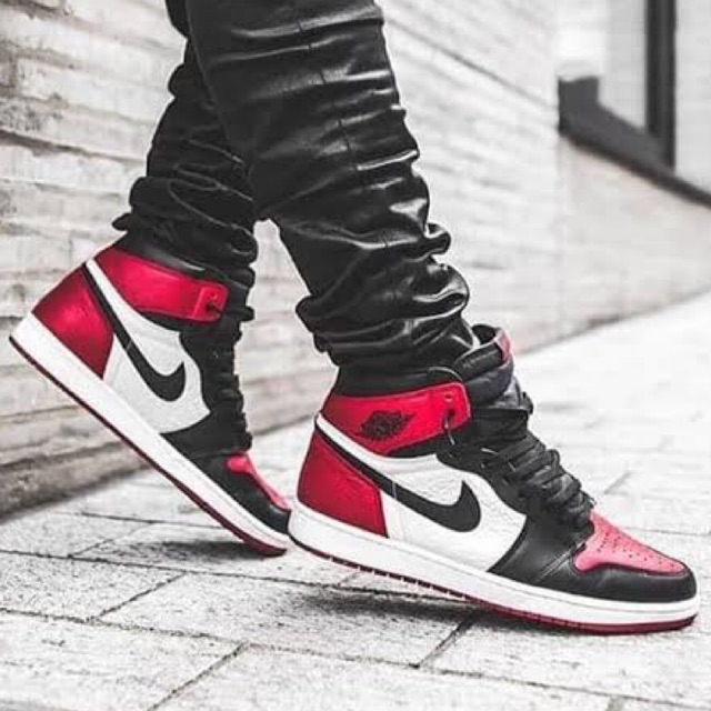  Sepatu  NIKE  AIR  JORDAN  1 RETRO  HIGH OG BRED TOE 40 45 