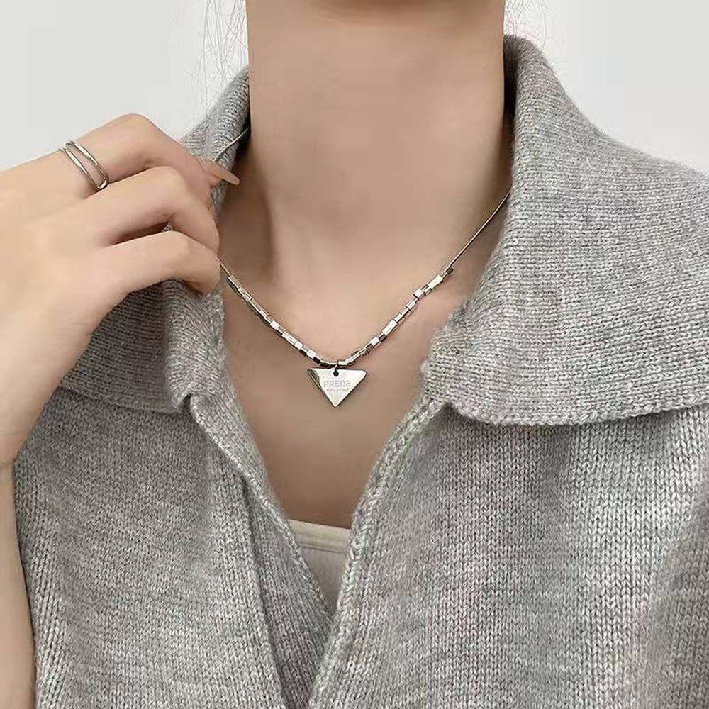 Needway Segitiga Liontin Kalung Punk Gadis Keren Segitiga Liontin Fashion Perhiasan Cubic Beads Titanium Steel Huruf PREDE Gaya Korea Wanita Kalung