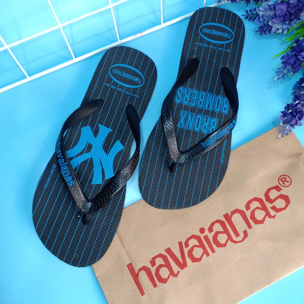 black and blue havaianas