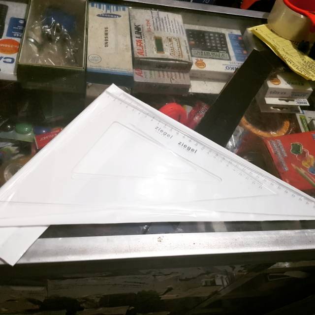 Penggaris segitiga ziegel no. 12