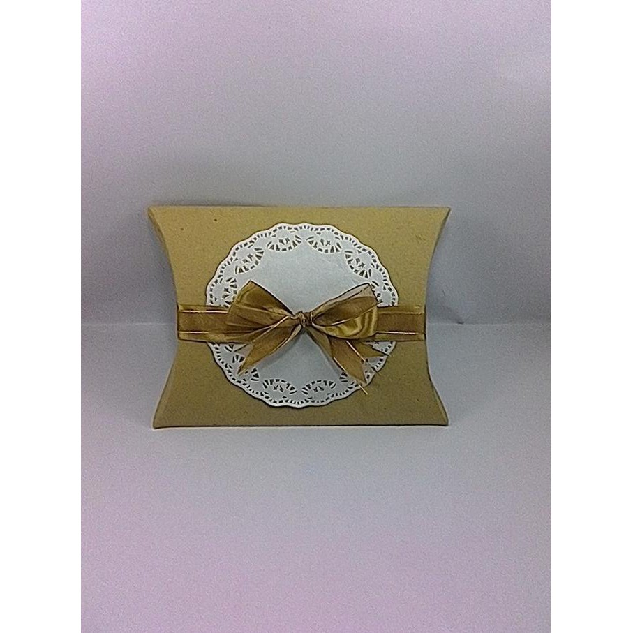 

Promo PILLOW BOX/KOTAK KADO SOFT BOARD 300 gr,ukuran 20 X 14 X 4 Cm Terlaris
