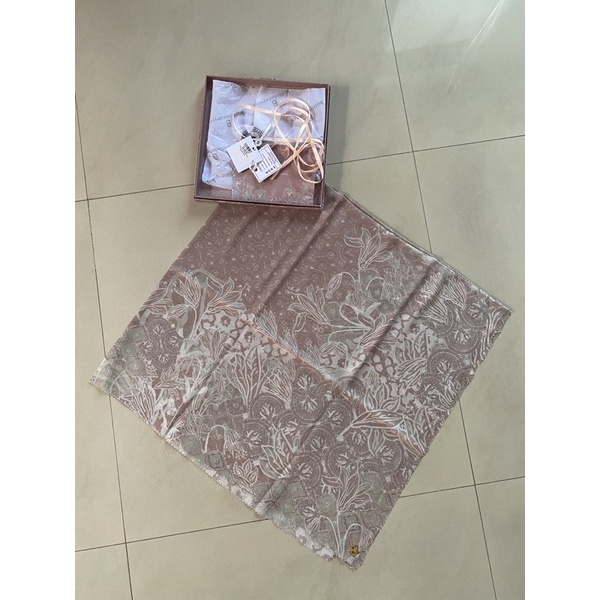 Buttonscarves Maharani Series - Dusty