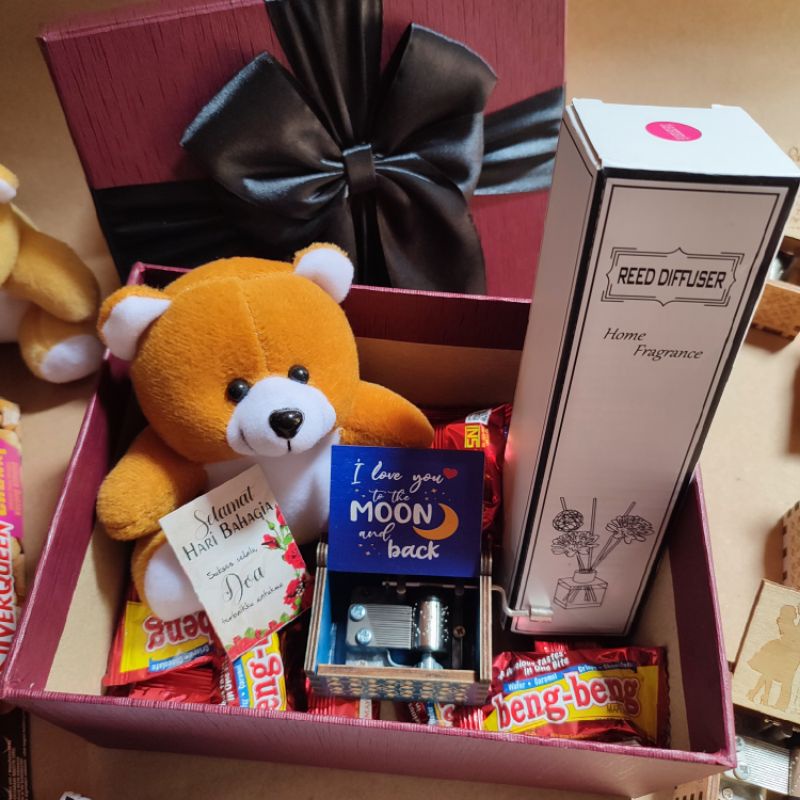 PAKET HAMPERS HADIAH KADO ULANG TAHUN SPESIAL LUCU ISTIMEWA