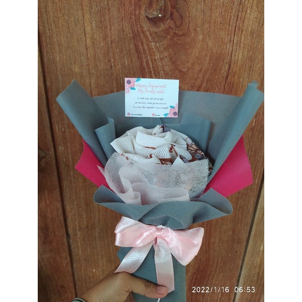 Buket Hijab Segi Empat Hampers Kado Ultah Kado Wisuda