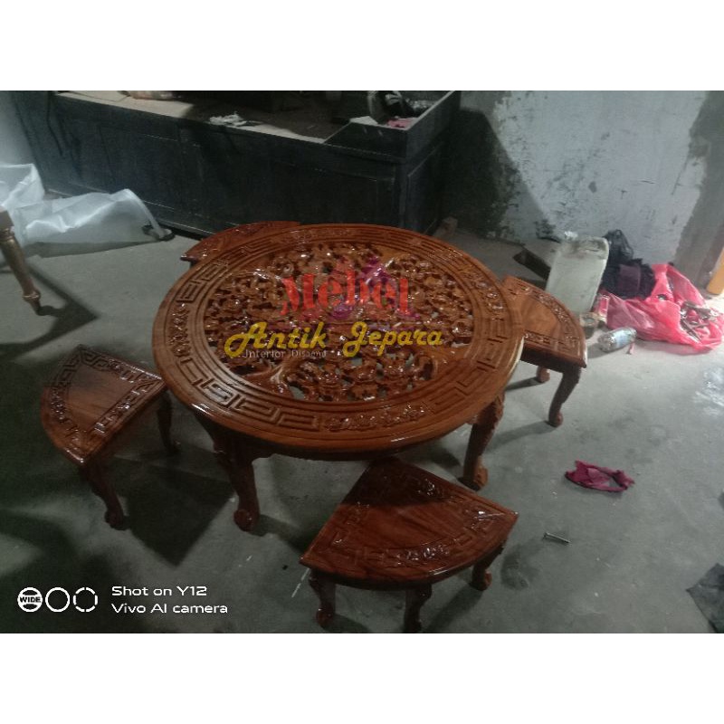 Meja makan jati lesehan ukir oshin