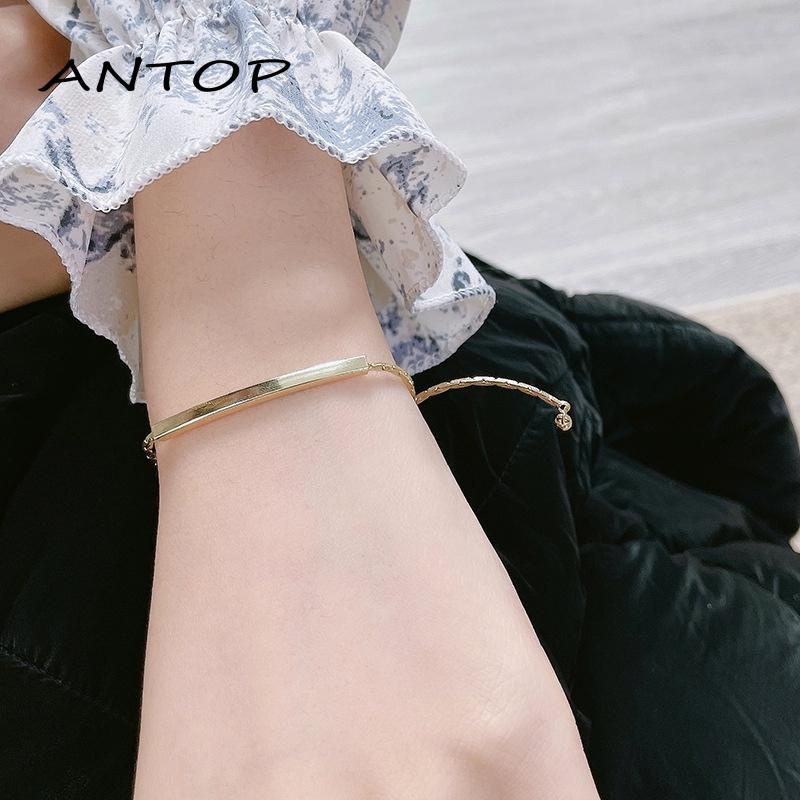 Gelang Tangan Rantai Adjustable Motif Tulisan Minority Warna Emas Untuk Wanita