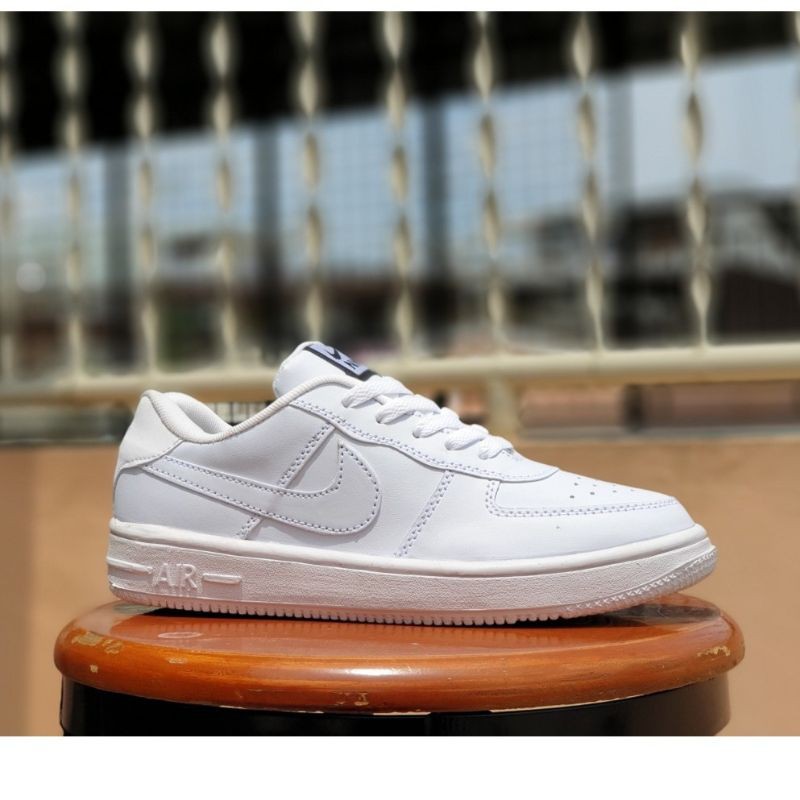 FREE BOX SEPATU NIKE AIR FORCE ONE TERBARU WARNA PUTIH SNEAKERS PUTIH PRIA WANITA SPEATU SEKOLAH