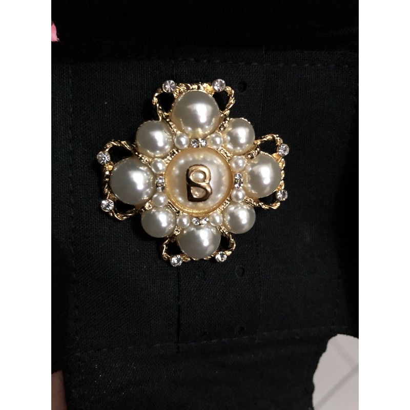 royale brooch buttonscarves
