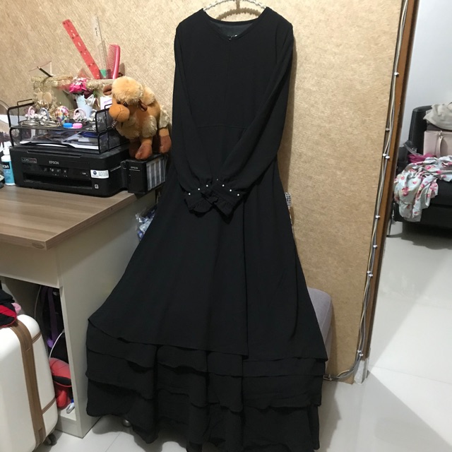 Preloved Hitam Branded Busui Gamis Syari Mutiara Rampel Layer Tingkat Dress Payung Polos Umrah