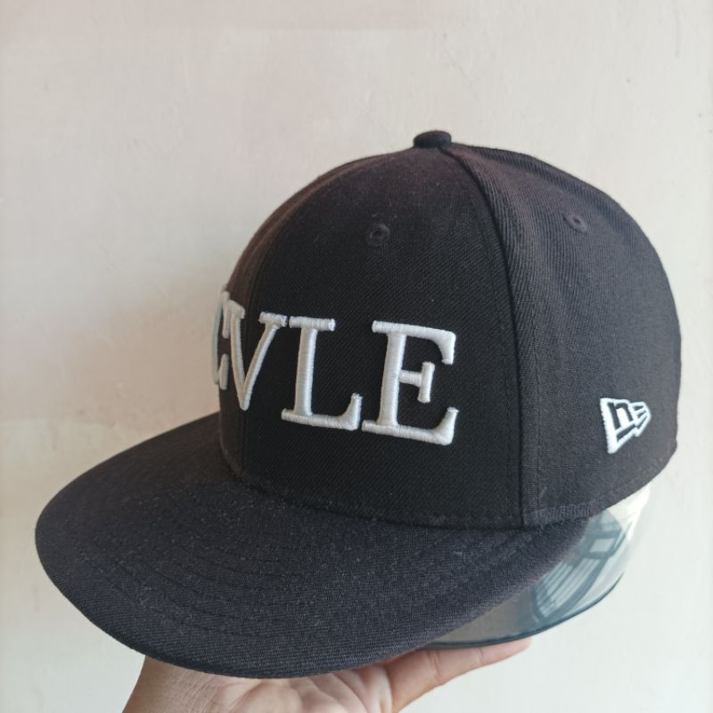 topi new era x black scale second