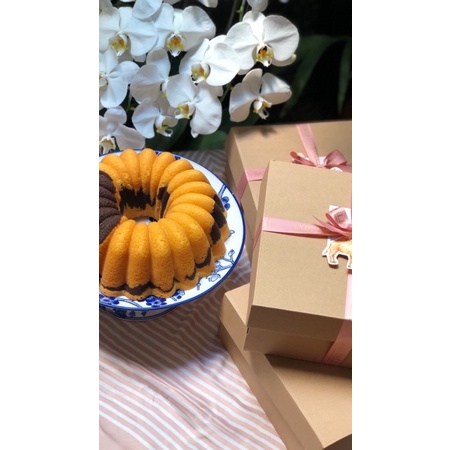 

Butter Marble Cake 22x22 ( include choco sauce)