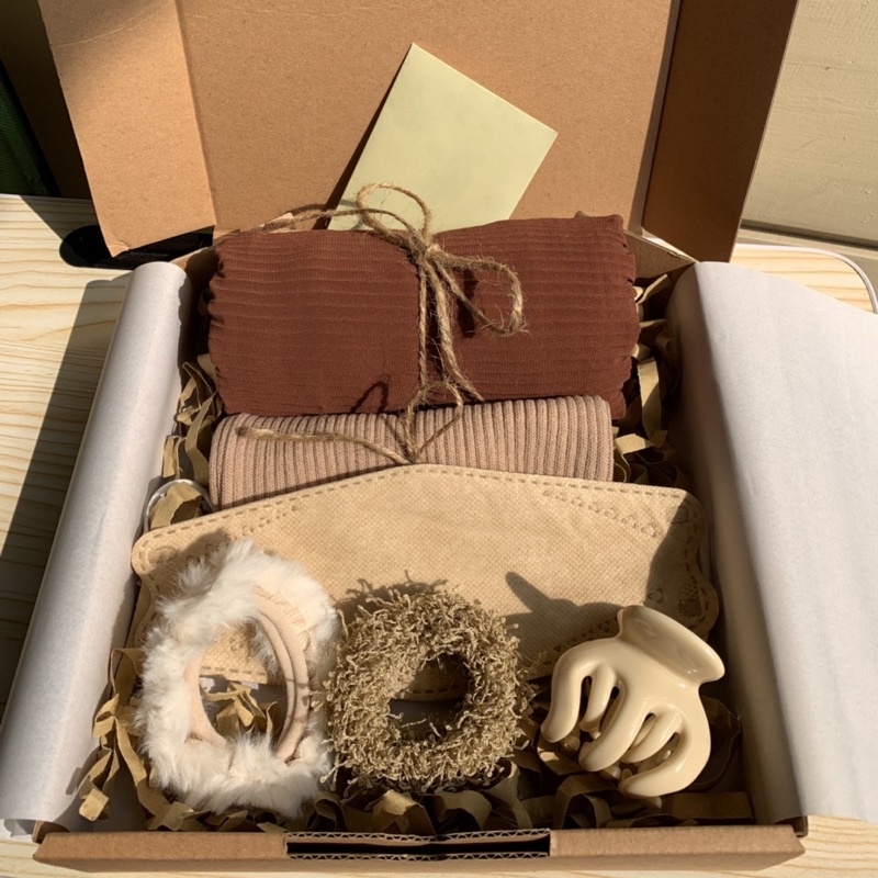 

HAMPERS / GIFT BOX / KADO ULANG TAHUN / KADO WISUDA