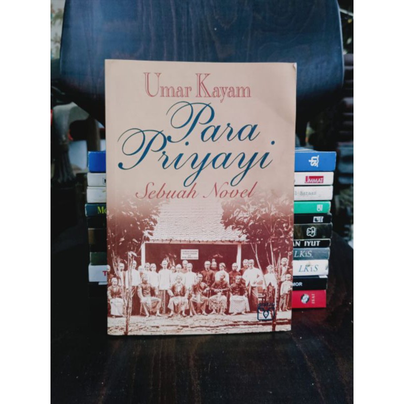 Sebuah Novel - Para Priyayi - UMAR KAYAM