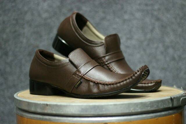 CEVANY SAMAK SLIPON LEATHER