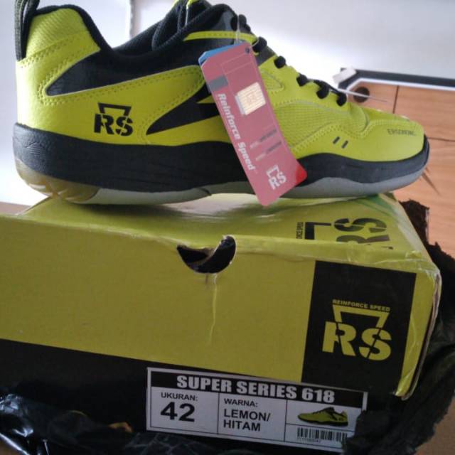 Sepatu badminton rs 618