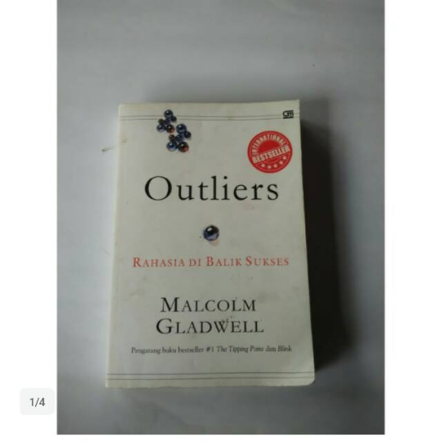 2 Buku Bekas Outliers dan 47 Museum Jakarta