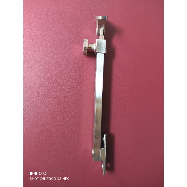 Lamskar/Ramskar penarik dan penahan jendela