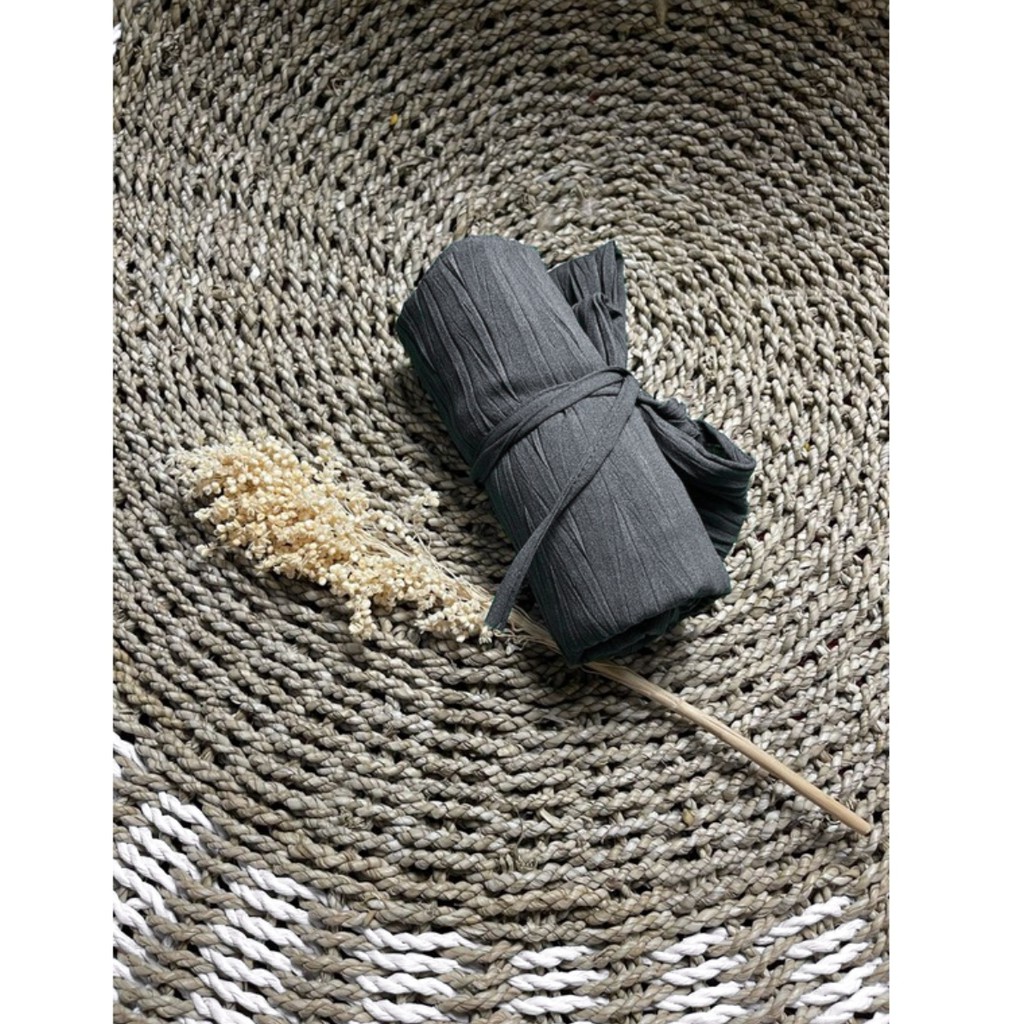 𝐃𝐎𝐎𝐍𝐊𝐀 Emira - HIJAB INSTANT TALI BERGO MARYAM PLISKET Padi Zig Zag Matt. Diamondcrepe-Hitam