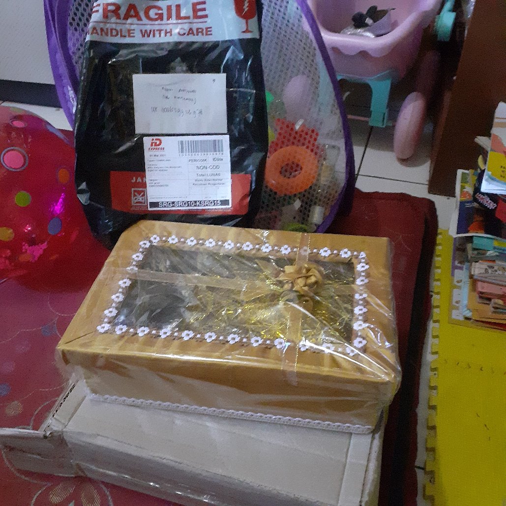 Kotak Hantaran Plus Tutup Bahan Satin Uk M