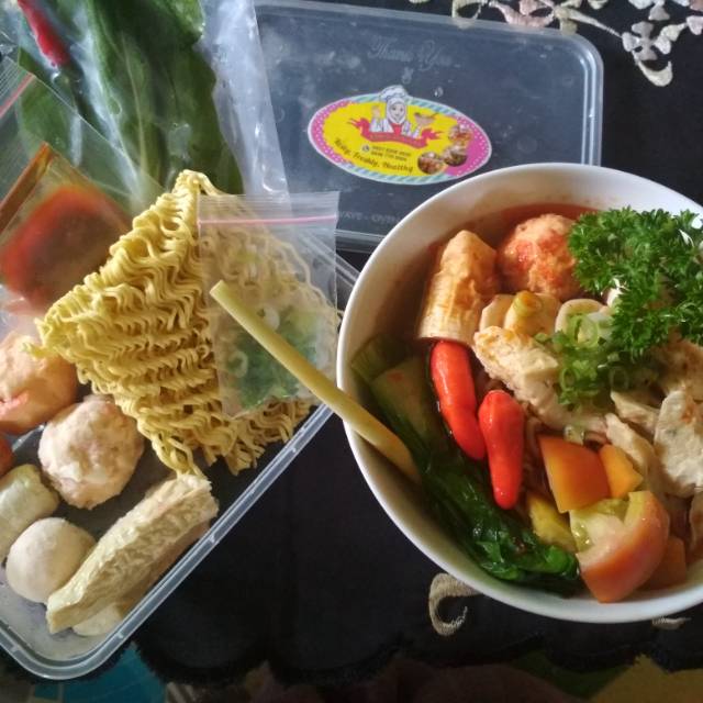 

Mie tomyum/steamboat/Suki tomyum