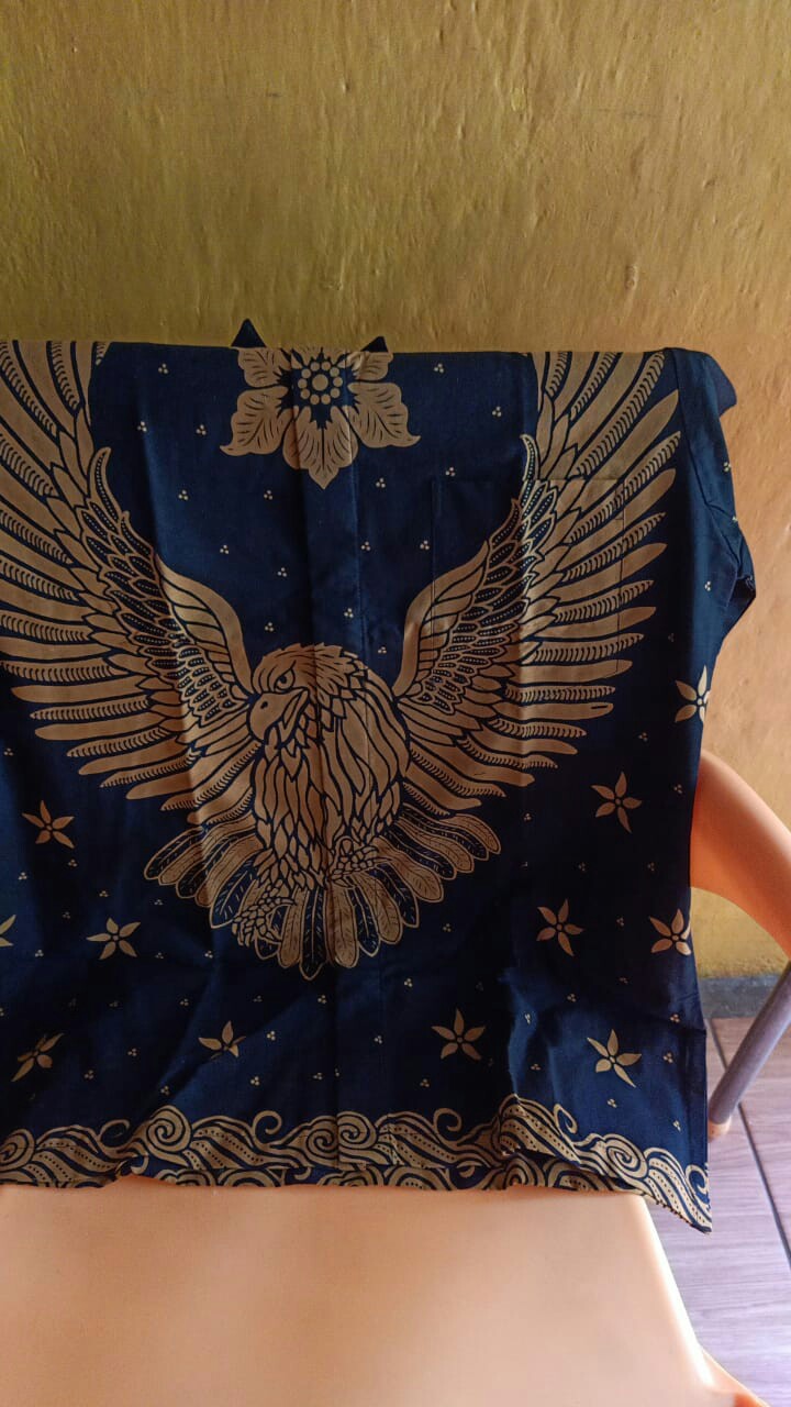 Batik Solo Kemeja Hem Garuda Emas Lapis Tricot Grounding