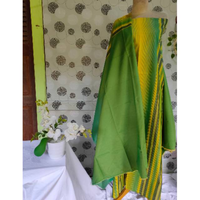 Kain tenun jembatan merah