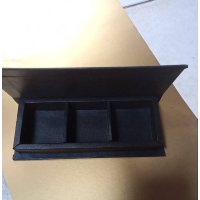 

SAGARA BOX - hard cover sekat 3 custom - ukuran 4cm x 4cm tinggi 3cm