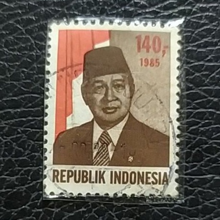 

perangko prangko 140 rupiah bpk pembangunan soeharto suharto thn 1985 used bekas